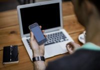 Tips Aman Menggunakan Laptop dan Smartphone
